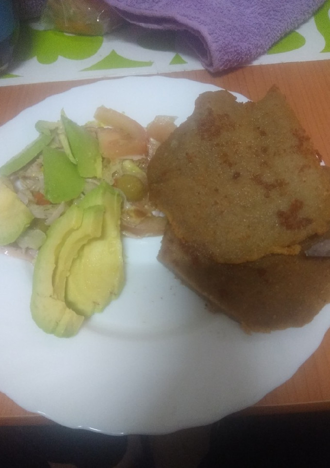 Una foto de Filetes de ternera empanados y fritos con ensalada de escarola