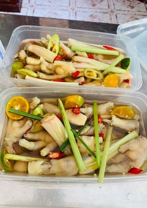 Hình của món Chân gà ngâm sả tắc.