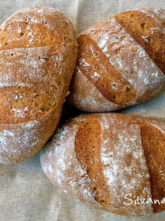 Una foto de 76.🥖🥖Panes de leche semiintegrales con semillas🍶