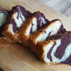 A picture of Bolu marmer 2 telur (bisa dipanggang atau dikukus).