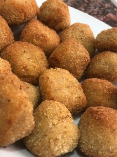 Una foto de Croquetas de atún y queso