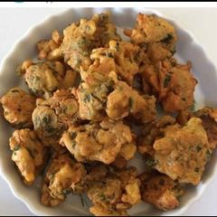 A picture of Spinach Onion pekodi.