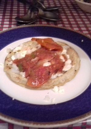 Una foto de Sope mexicano de tasajo enchilado o adobado a lo ranchero