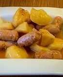 Guiso de salchichas con patatas