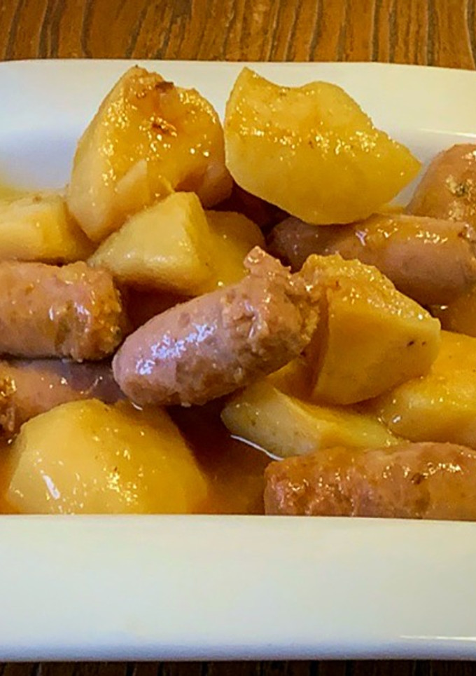 Una foto de Guiso de salchichas con patatas