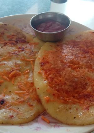 चीज़ उत्तपम (Cheese Uttapam recipe in hindi) रेसिपी मुख्य फोटो