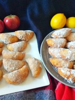 Gluténmentes, tojásmentes almás és túrós párnák recept fotója
