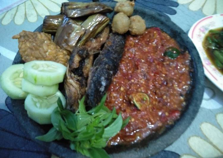 Langkah Mudah untuk meracik Pecel lele lengkap, Menggugah Selera