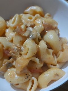 मशरूम पास्ता (Mushroom Pasta Recipe In Marathi) रेसिपी चे मुख्य फोटो