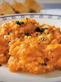 Revuelto de huevos con sofrito de tomate