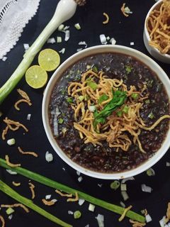 વેજ મનચાઉં સૂપ (Veg Manchow Soup Recipe in Gujarati) રેસીપી મુખ્ય ફોટો
