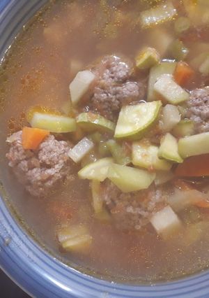 Una foto de Albóndigas con verduras