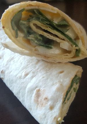 Tojásos-rukkolás-kecskesajtos wrap recept fotója