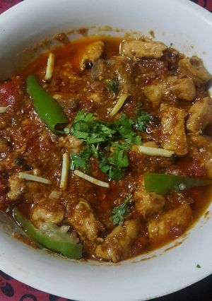 A picture of Chickn karahi.