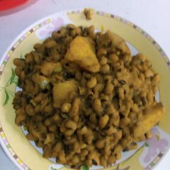 A picture of Porridge beans and yam.