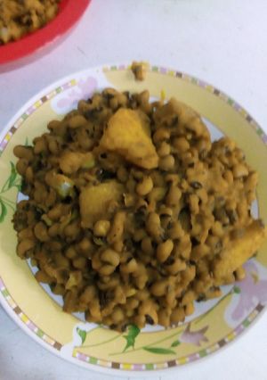 A picture of Porridge beans and yam.