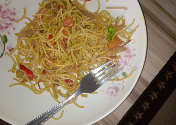 Steps to Make Fried sphaghetti 😋