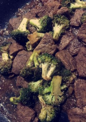 A picture of Steak with Broccoli and Soy Sauce.