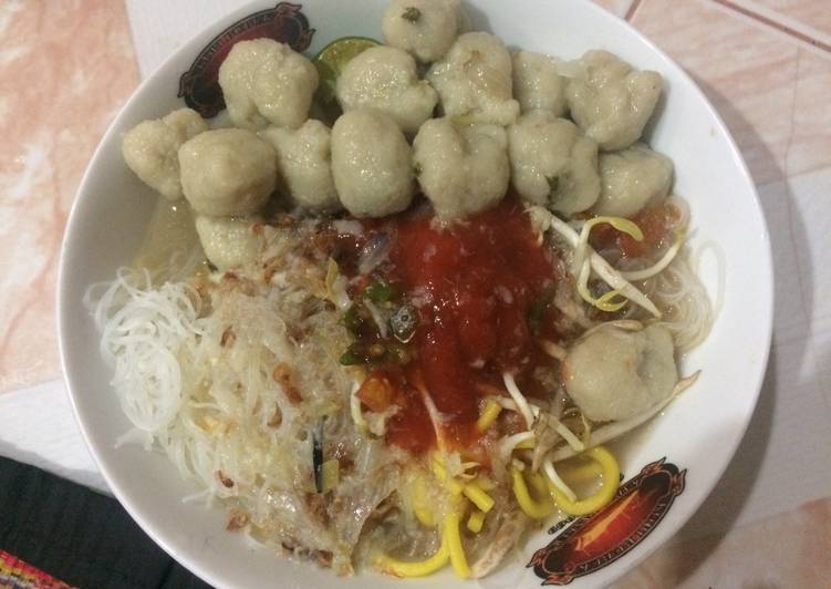 Soto Mie Sederhana + Bakso Ikan (Ala Orang Melayu)