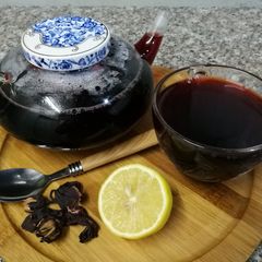 A picture of Hibiscus tea.