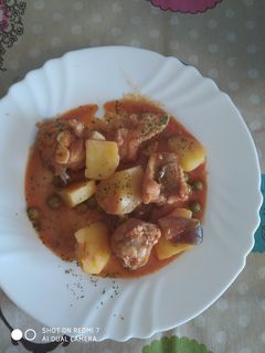Una foto de Rape de patatas guisantes😋