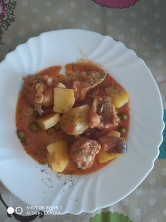 Una foto de Rape de patatas guisantes😋