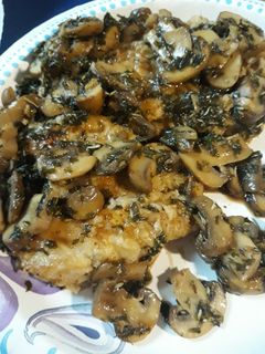A picture of Chicken Marsala.