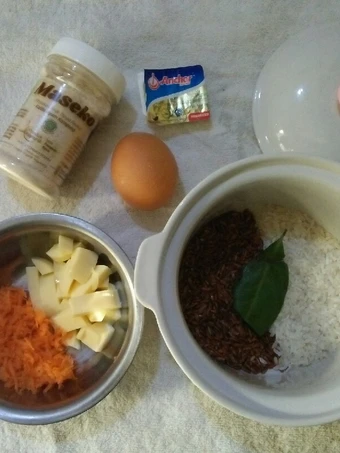 Langkah Mudah untuk Menyiapkan Resep Mpasi 7m+ : Bubur merah putih + Sup telur yang Menggugah Selera Anti Ribet, Mantap