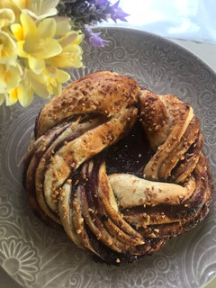 Una foto de Rosca de hojaldre con frambuesa y manzana