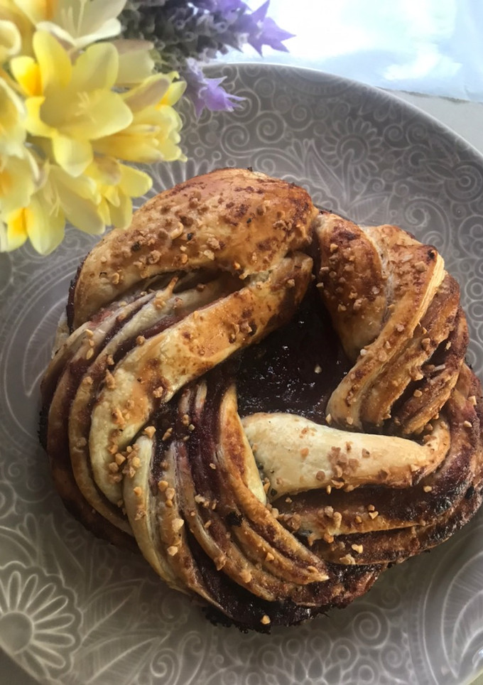 Una foto de Rosca de hojaldre con frambuesa y manzana
