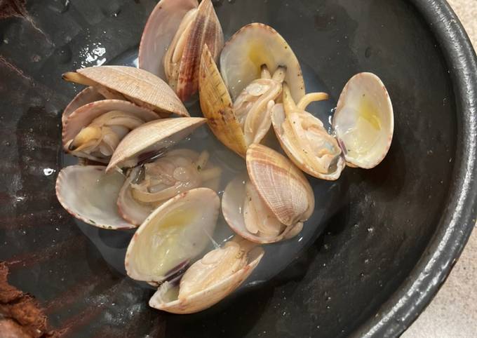 Steamed clams with sake - 'Sakamushi'