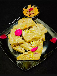 દૂધી નો હલવો.(Bottle Gourd Halwa Recipe In Gujarati) રેસીપી મુખ્ય ફોટો
