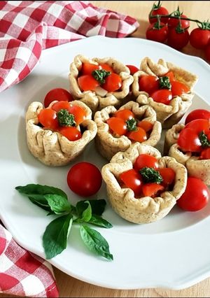 Foto di Cestini con caprese e salsa al basilico (Silvia Sabotini)
