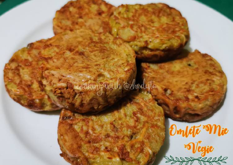 Langkah Mudah untuk Menyiapkan Omlete mie vegie yang Lezat Sekali