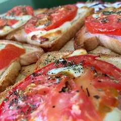 Una foto de Pizzetas con pan lactal