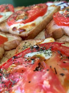 Una foto de Pizzetas con pan lactal