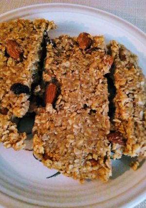 A picture of Easy muesli and peanut butter breakfast bars.