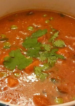 A picture of Spicy mutter paneer.