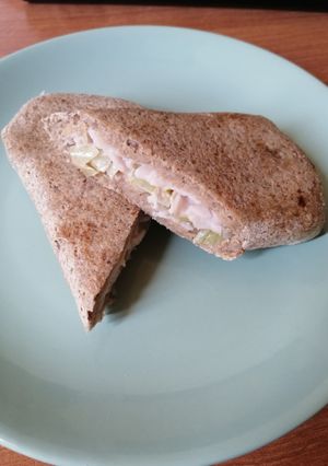Pupusas zabpehelylisztből, light majonézes sonkás-hagymás töltelékkel recept fotója