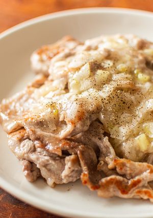 A picture of Easy Pork with Scallion Salt Sauce.