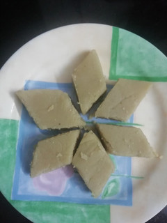 முந்திரி கேக்(munthiri cake recipe in tamil) செய்முறை முக்கிய புகைப்படம்