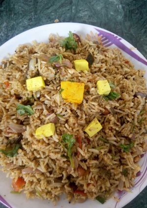 A picture of बिरयानी.