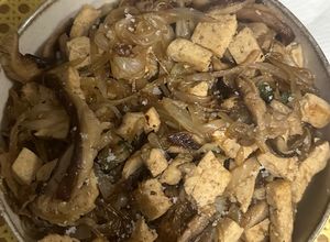 Foto de Noodle Bowl de tofu com shitake acebolado