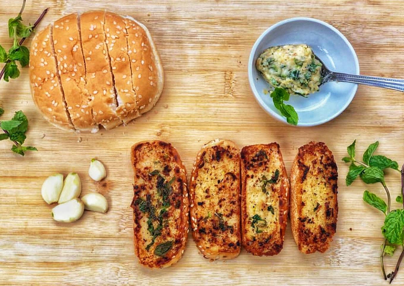 Quick and easy garlic bread