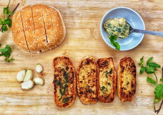 Recipe of Super Quick Homemade Quick and easy garlic bread
