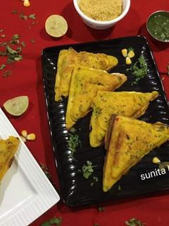 बिना ब्रेड के सूजी सैंडविच (bina bread ke suji sandwich recipe in Hindi) रेसिपी मुख्य फोटो