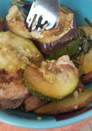 Una foto de Lasaña de verduras con pavo con frutas