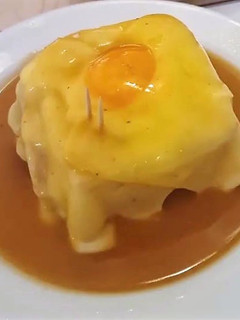 Foto de Francesinha com Ovo