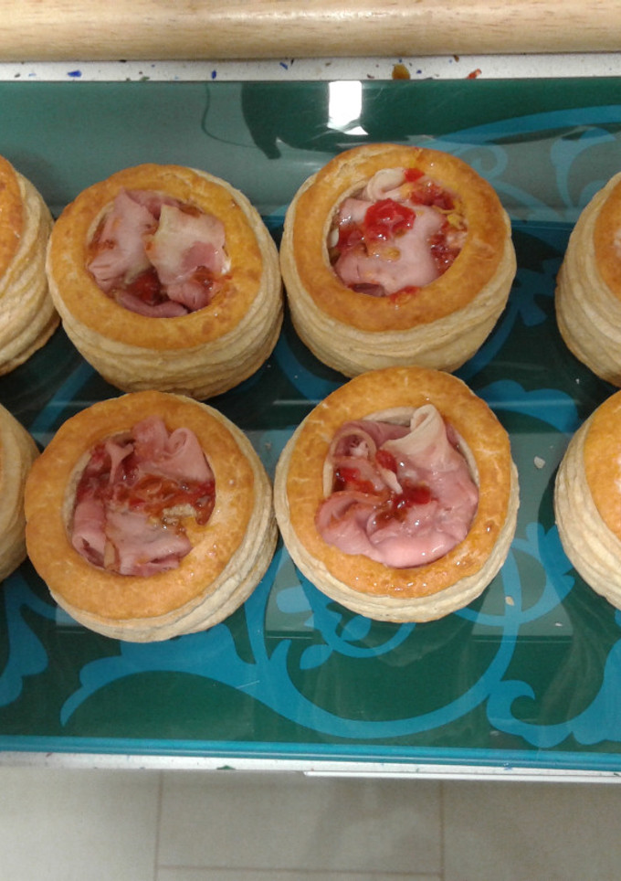 Una foto de Volavents con mermelada de pimientos