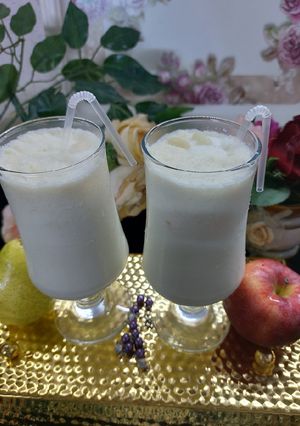 A picture of Apple 🍎 n pear 🍐 Milkshake 🥛.